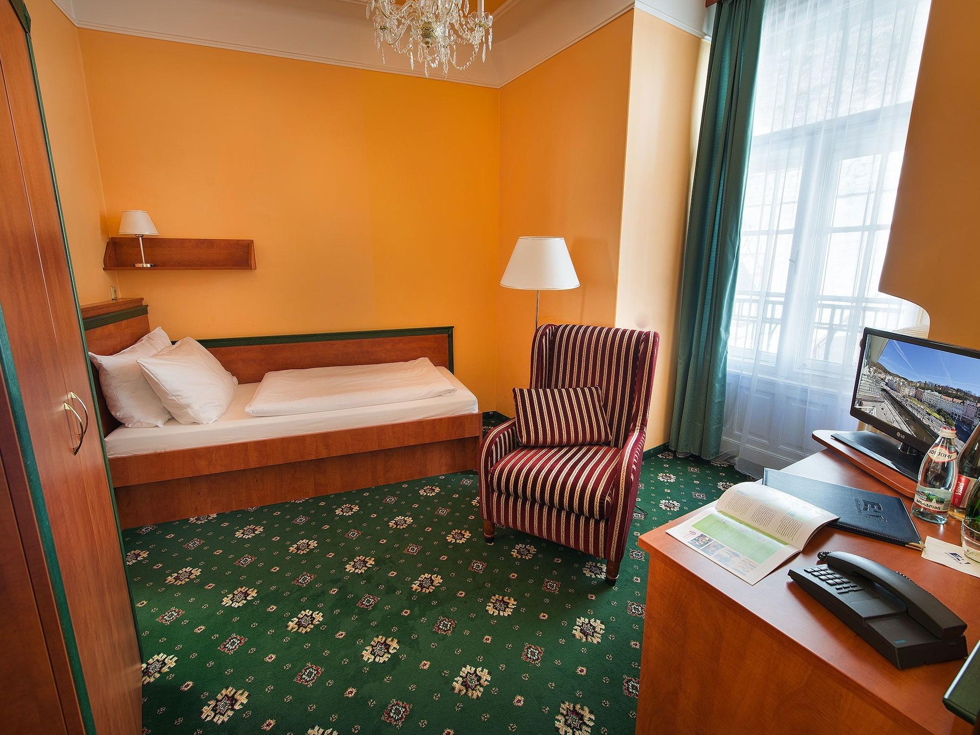 Ea Hotel Jessenius Karlovy Vary Exterior photo