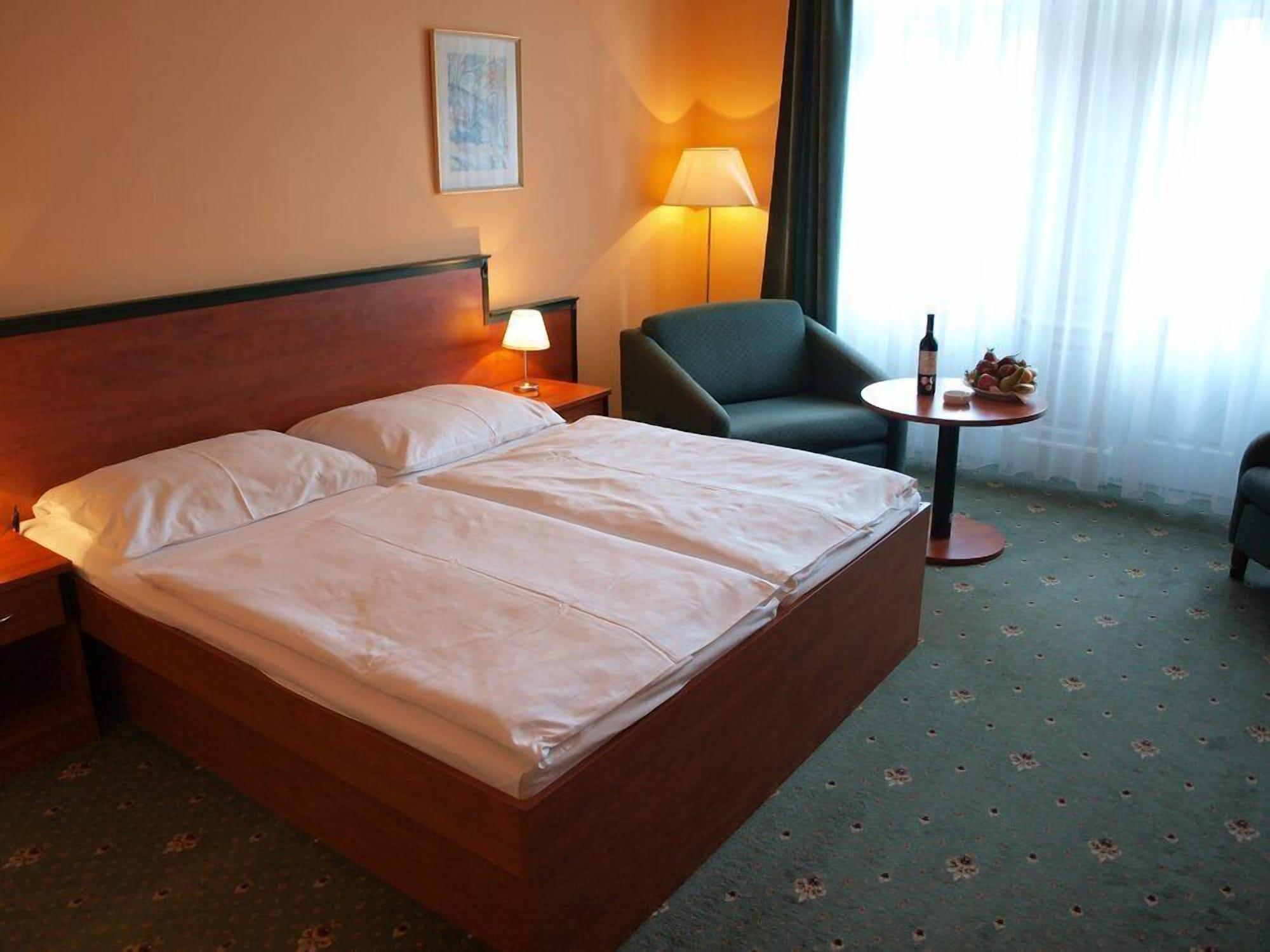 Ea Hotel Jessenius Karlovy Vary Exterior photo
